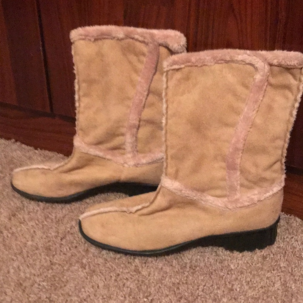 Vaneli Sherpa and suede tan ladies boots
